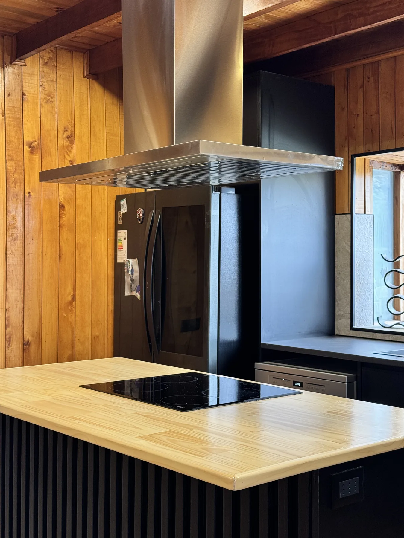 Isla central y campana de cocina